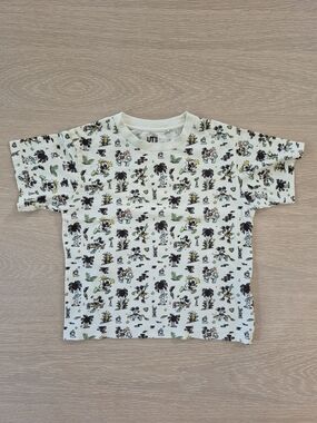Boy 5-6 Years Uniqlo Cream Short-Sleeve Kids Tee with Black & Green Disney Print